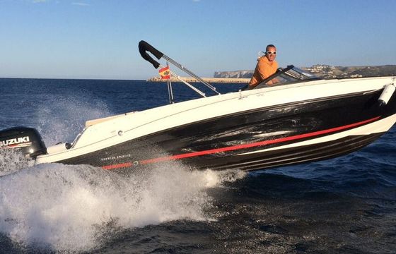 Motorboat Bayliner VR6 225hp