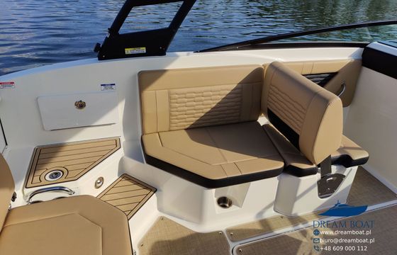 Motorboat Sea Ray 230C SPXE 350hp