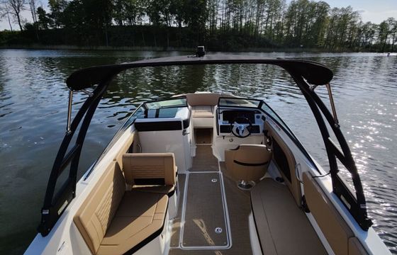 Motorboat Sea Ray 230C SPXE 350hp