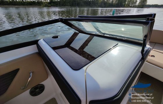 Motorboat Sea Ray 230C SPXE 350hp
