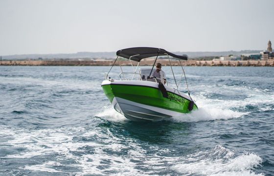 Boat without licence Los Angeles California 5.7 40hp