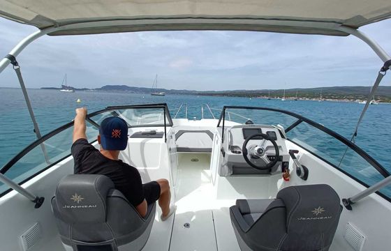 Motorboat Jeanneau BR 650 150hp