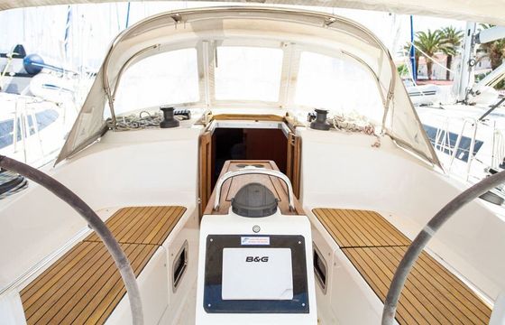 Sailboat BAVARIA CRUISER 37 11.3m
