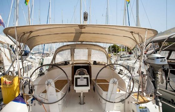Sailboat BAVARIA CRUISER 37 11.3m
