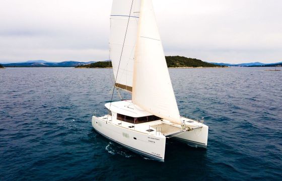 Catamaran Lagoon-Bénéteau Lagoon 400 S2 - 4 + 2 cab. 11m