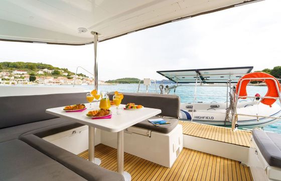Catamaran Lagoon-Bénéteau Lagoon 400 S2 - 4 + 2 cab. 11m