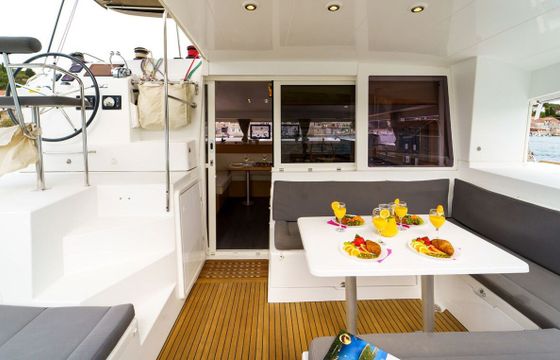 Catamaran Lagoon-Bénéteau Lagoon 400 S2 - 4 + 2 cab. 11m