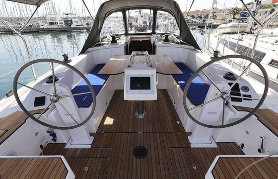 Sailboat Bavaria Bavaria C38 11.38m