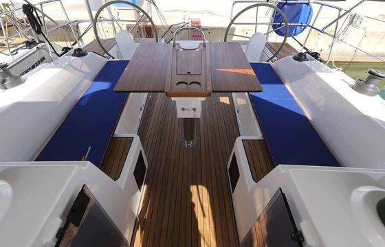 Sailboat Bavaria Bavaria C38 11.38m