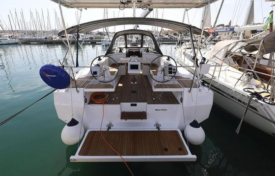 Sailboat Bavaria Bavaria C38 11.38m