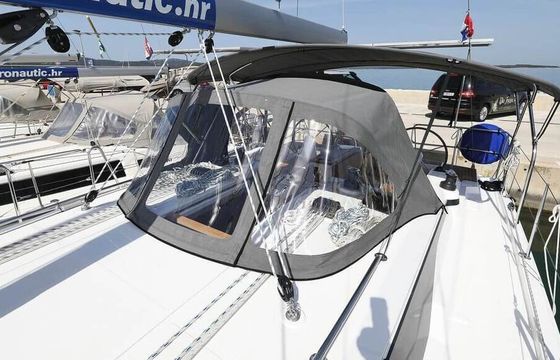 Sailboat Bavaria Bavaria C38 11.38m