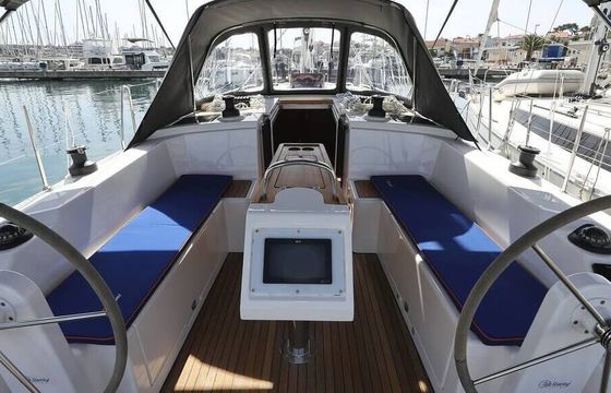 Sailboat Bavaria Bavaria C38 11.38m