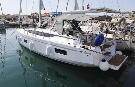 Sailboat Bavaria Bavaria C38 11.38m