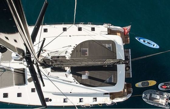 Catamaran LAGOON 620 Essence 18.9m