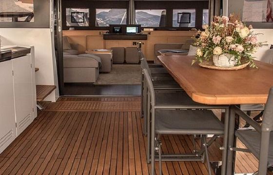 Catamaran LAGOON 620 Essence 18.9m