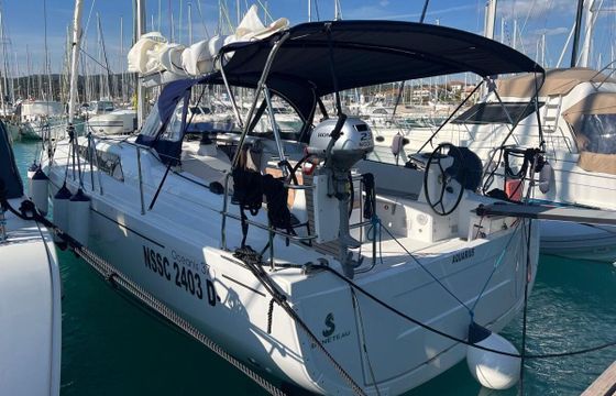 Sailboat Beneteau Oceanis 37.1 11m