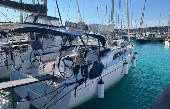 Sailboat Beneteau Oceanis 37.1 11m