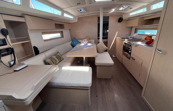 Sailboat Beneteau Oceanis 37.1 11m