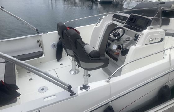 Motorboat Jeanneau Superbe Cap Camarat 7.5 open 225hp