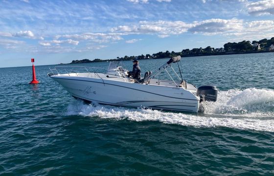 Motorboat Jeanneau Superbe Cap Camarat 7.5 open 225hp