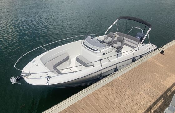 Motorboat Jeanneau Superbe Cap Camarat 7.5 open 225hp