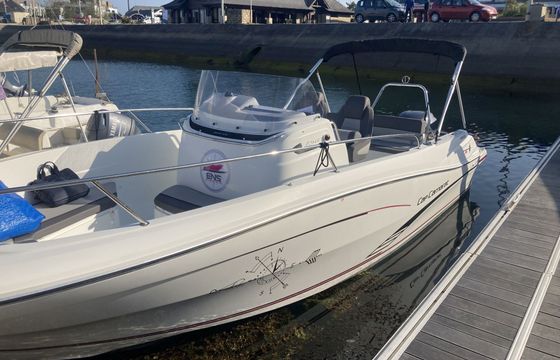 Motorboat Jeanneau Superbe Cap Camarat 7.5 open 225hp