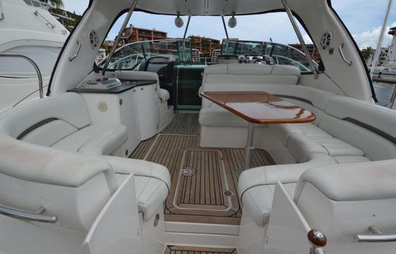 Motorboat Doral 2010 700hp