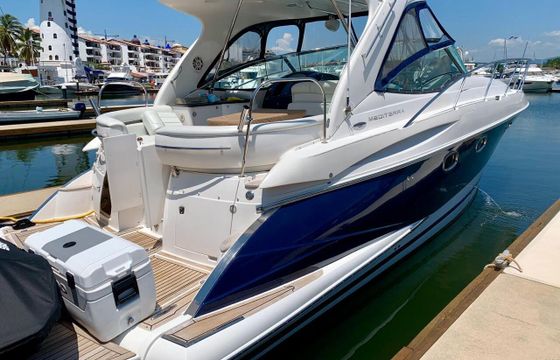 Motorboat Doral 2010 700hp