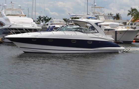 Motorboat Doral 2010 700hp