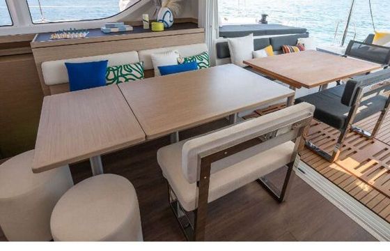 Catamaran LAGOON 43 (4 CAB + 2) / 4 SDB 13m