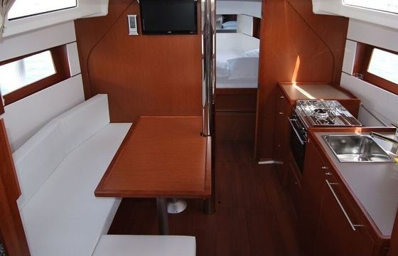 Sailboat Beneteau Oceanis 38 10.45m