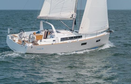 Sailboat Beneteau Oceanis 38 10.45m