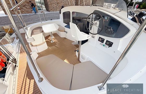 Catamaran Fountaine Pajot Lavezzi 40 12.55m