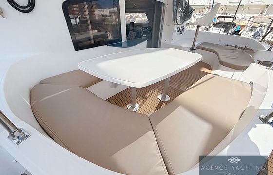 Catamaran Fountaine Pajot Lavezzi 40 12.55m