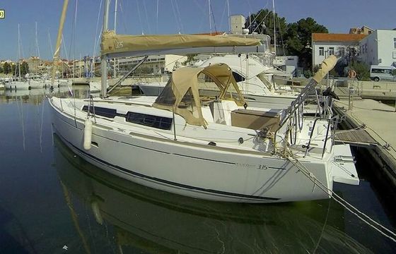 Sailboat DUFOUR 335 Grand Large 10m