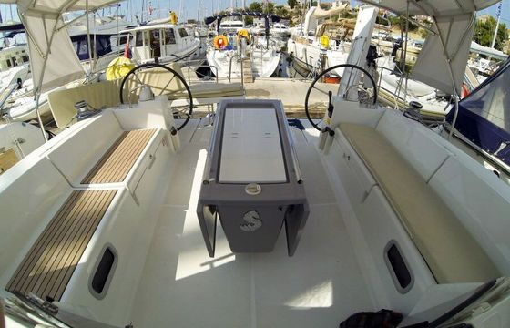 Sailboat BENETEAU OCEANIS 45 13.85m
