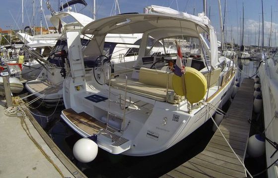 Sailboat BENETEAU OCEANIS 45 13.85m