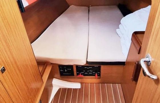 Sailboat Jeanneau Sun Odyssey 42i Performance 12m
