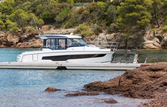 Motorboat Jeanneau Merry Fisher 8.95 offshore 400hp