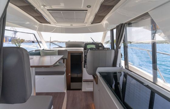 Motorboat Beneteau Antares 9 400hp