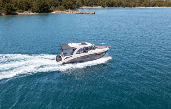 Motorboat Beneteau Antares 9 400hp