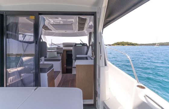 Motorboat Beneteau Antares 9 400hp