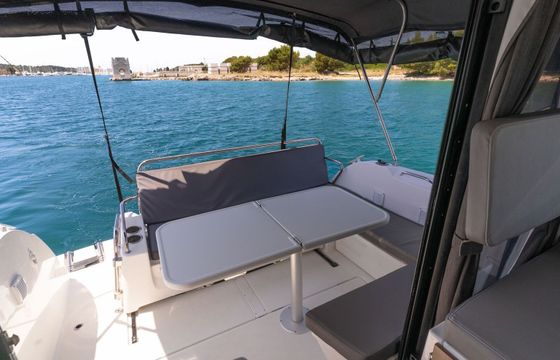 Motorboat Beneteau Antares 9 400hp