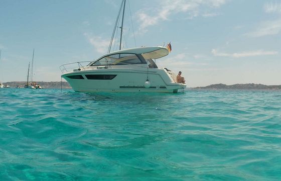 Motorboat Jeanneau Leader 600hp
