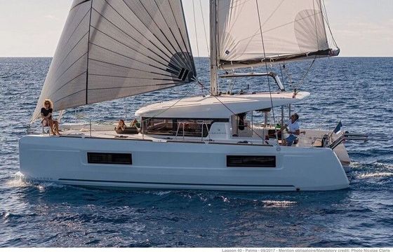 Catamaran Lagoon-Bénéteau Lagoon 40 - 4 + 2 cab 11m