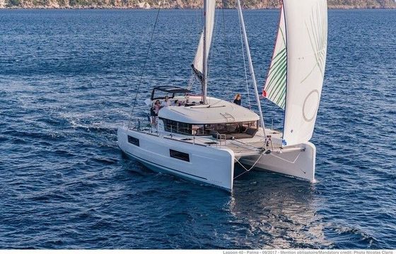 Catamaran Lagoon-Bénéteau Lagoon 40 - 4 + 2 cab 11m