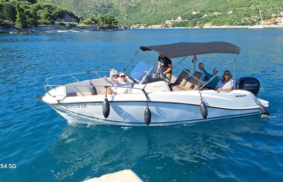 Motorboat Quicsilver 675 150hp