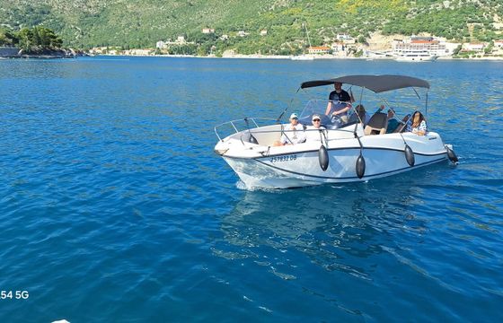 Motorboat Quicsilver 675 150hp