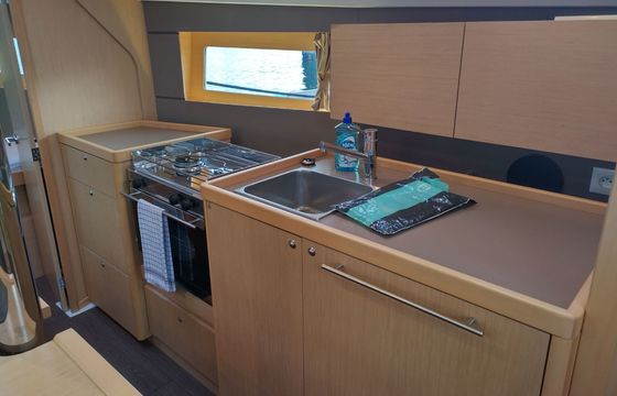 Sailboat Oceanis 35 10m