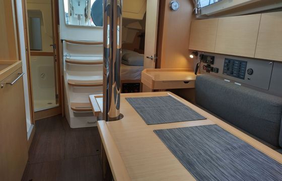 Sailboat Oceanis 35 10m